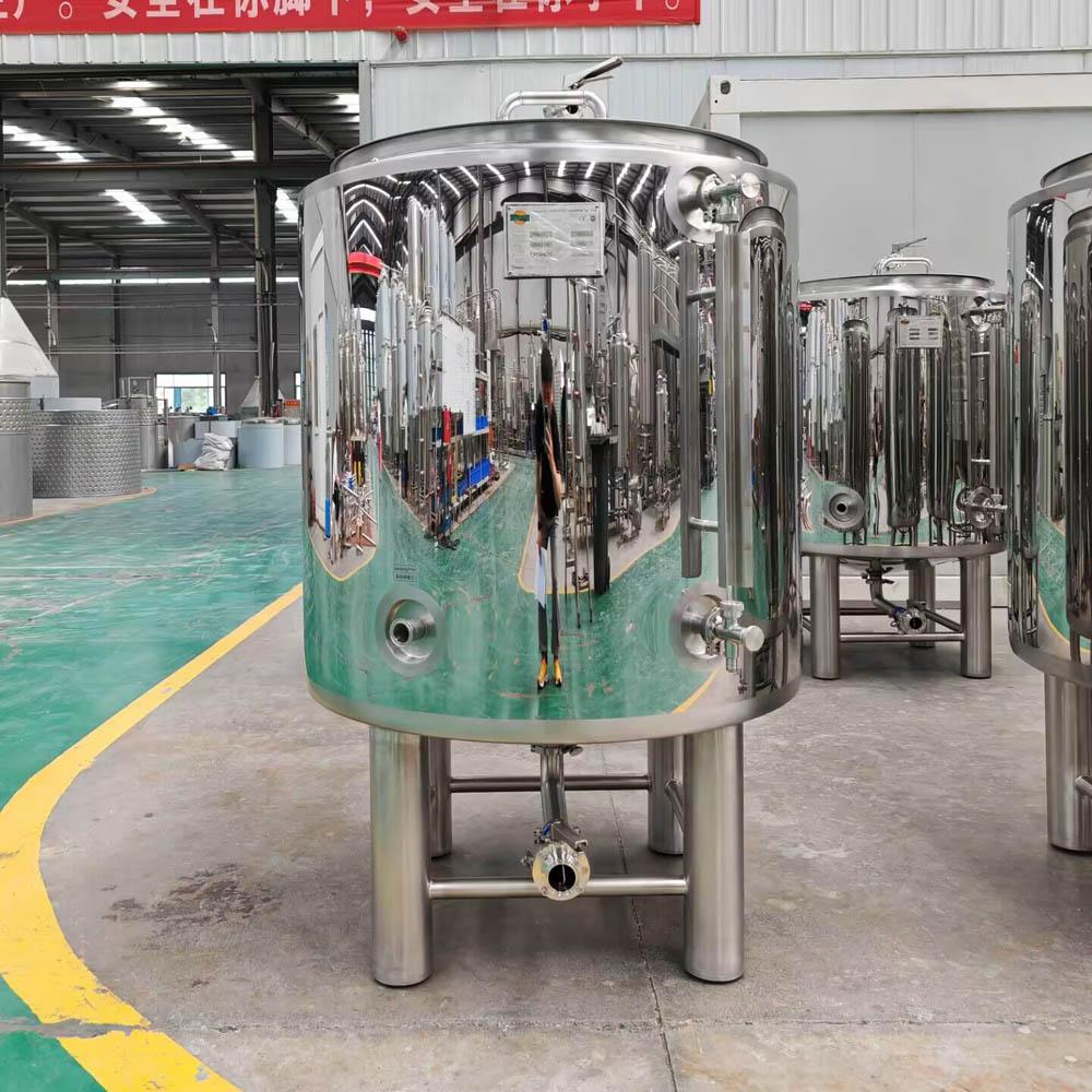 Mirror-Finished Stainless Steel Tanks